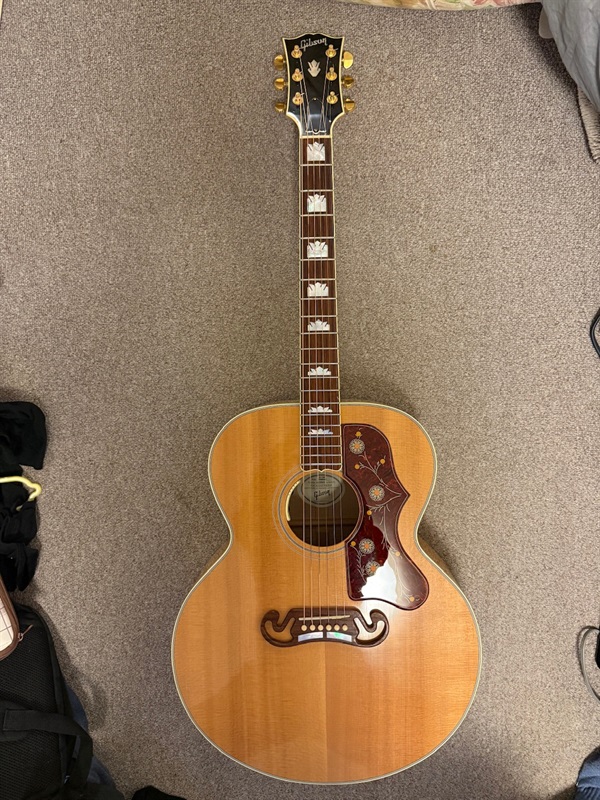 Gibson SJ200の画像